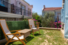 Peaceful House with a Lovely Backyard in Cesme